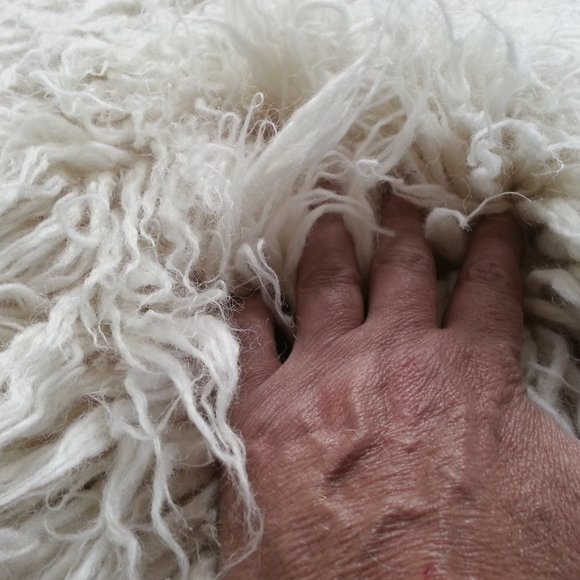 BRAND NEW 6x9 FLOKATI RUG | LONG 4" ORGANIC WOOL PILE | LIKE WALKING ON A CLOUD - Picture 5 of 6